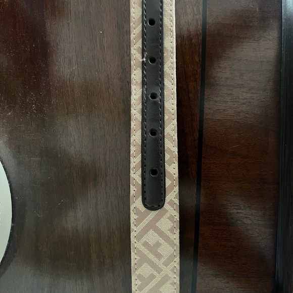 Tommy Hilfiger Belt Womens Size Large 1.25" Wide Beige Gold Tone Buckle - Picture 4 of 8